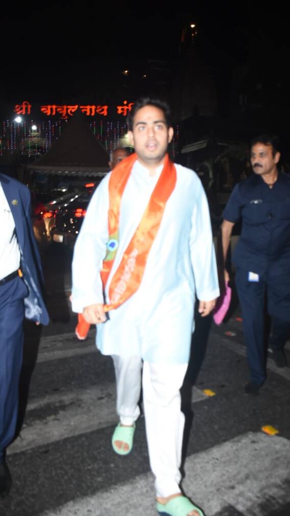 આકાશ અંબાણીએ બાબુલનાથ મંદિરે કર્યા દર્શન