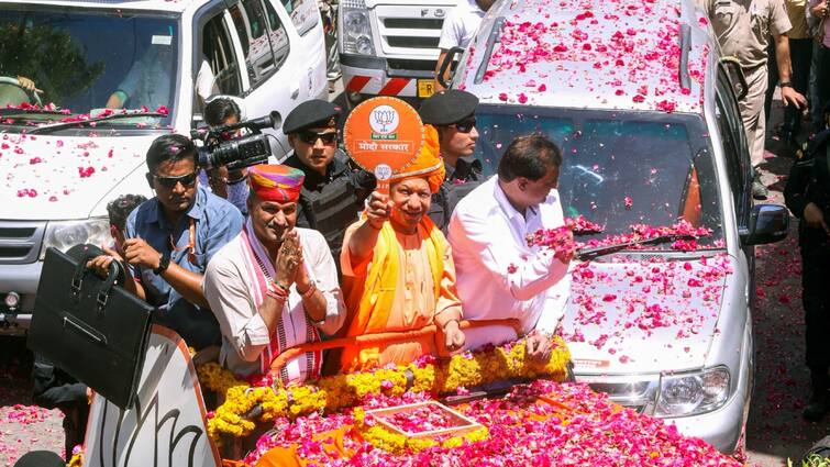 Rajasthan Lok Sabha Election 2024 Yogi Adityanath Attack on Congress in Chittorgarh BJP CP Joshi Road show Rajasthan Lok Sabha Election: 'महाराणा प्रताप की तुलना में अकबर को महान बताने वाली कांग्रेस...', राजस्थान में CM योगी की हुंकार