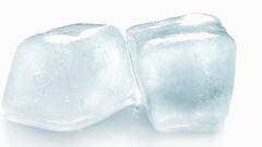 Ice on the Face :  चेहऱ्यावर बर्फ लावण्याचे 'हे' फायदे तुम्हाला माहिती असायलाच हवे!