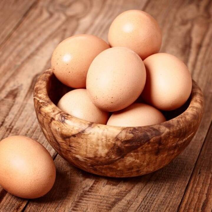 ਬੱਚਿਆਂ ਨੂੰ ਛੇ ਮਹੀਨੇ ਬਾਅਦ ਅੰਡੇ ਦੇਣਾ ਸ਼ੁਰੂ ਕਰ ਦੇਣਾ ਚਾਹੀਦਾ ਹੈ। ਇਸ ਉਮਰ ਤੋਂ ਹੀ ਉਨ੍ਹਾਂ ਨੂੰ ਵਧੇਰੇ ਪੋਸ਼ਣ ਦੀ ਲੋੜ ਹੁੰਦੀ ਹੈ। ਅੰਡੇ ਵਿੱਚ ਪ੍ਰੋਟੀਨ ਅਤੇ ਖਣਿਜ ਭਰਪੂਰ ਮਾਤਰਾ ਵਿੱਚ ਹੁੰਦੇ ਹਨ ਜੋ ਬੱਚਿਆਂ ਦੀ ਸਿਹਤ ਲਈ ਚੰਗੇ ਹੁੰਦੇ ਹਨ।