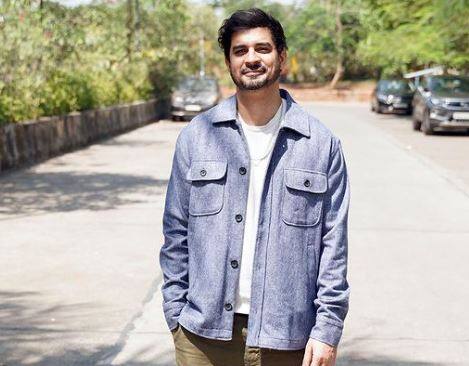 स्कूल के समय से ही ताहिर एक्स्ट्रा एक्टिविटीज में पार्टिसिपेट करने में माहिर था. स्कूल और कॉलेज में ताहिर बास्केटबॉल प्लेयर रहे हैं. 13 साल की उम्र में इन्होंने एक्टिंग की ट्रेनिंग लेना शुरू कर दिया था.