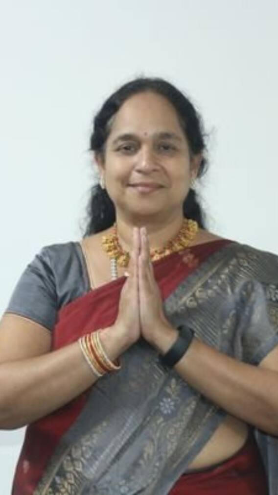 జనసేన అభ్యర్థి మాధవి చాలా రిచ్‌