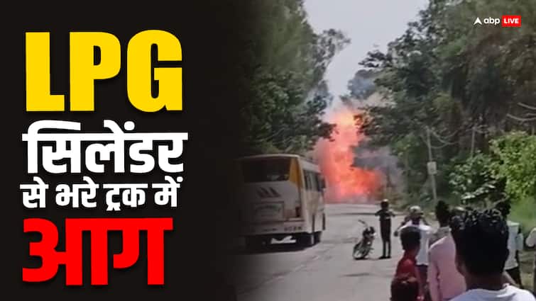 Moradabad LPG Gas Cylinders Truck Fire Broke out Police Team Reached after the explosion ANN Moradabad Fire: मुरादाबाद में LPG गैस सिलेंडर के ट्रक में लगी आग, धमाके के बाद इलाके में हड़कंप