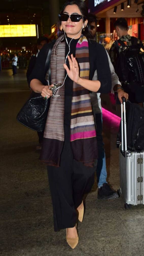 रश्मिका मंदाना के एयरपोर्ट लुक पर दिल हार बैठे फैंस बोले हमारी नेशनल..