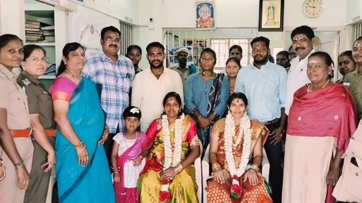 palani Baby shower at police station with 5 types of chapat with fruits and array Palani: காவல் நிலையத்தில் பெண் காவலர்களுக்கு வளைகாப்பு - பழனியில் நெகிழ்ச்சி