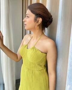 Shraddha Das PHOTO: યલો ઓફ શોલ્ડર ડ્રેસમાં ગોર્જિયસ લાગી શ્રદ્ધા દાસ