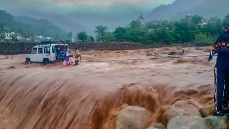 दुबई के बाद अब पाकिस्तान को सता रहा डूबने का डर,  बाढ़-बारिश पर रिपोर्ट ने बढ़ाई टेंशन