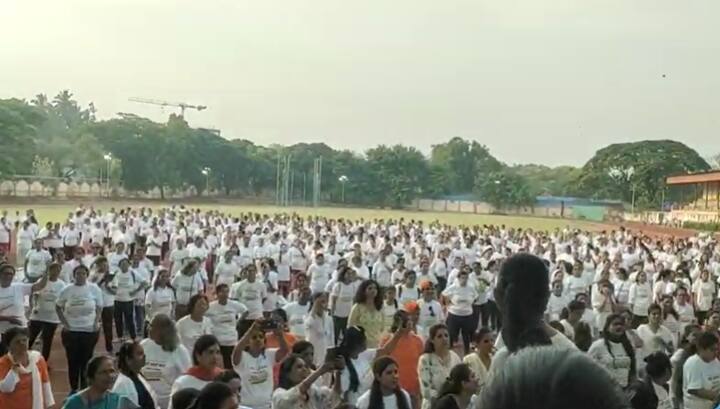 आपल्या देशासाठी, महिला शक्तीसाठी सर्व पुणेकर महिलांनी एकत्र यावे आणि नारी शक्तीला वंदन करत एकत्र आल्या.