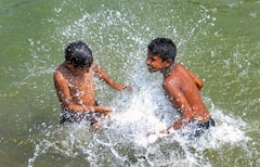 Weather Alert: দক্ষিণে আরও তীব্র হবে দহনজ্বালা? কতদিন চলবে এই তাপপ্রবাহ?