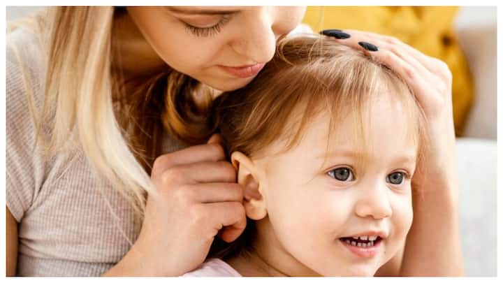 Should You Put Oil in Childrens Ears Heres What Experts Say जानें, बच्चों के कान में तेल डालना चाहिए या नहीं, क्या कहते हैं एक्सपर्ट