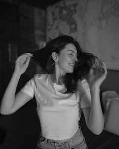 Hansika Latest Photos : బ్లాక్​ అండ్ వైట్ ఫోటోలను షేర్ చేసిన హన్సిక.. నవ్వేస్తూ ఫన్నీగా ఫోజులిచ్చిన బ్యూటీ