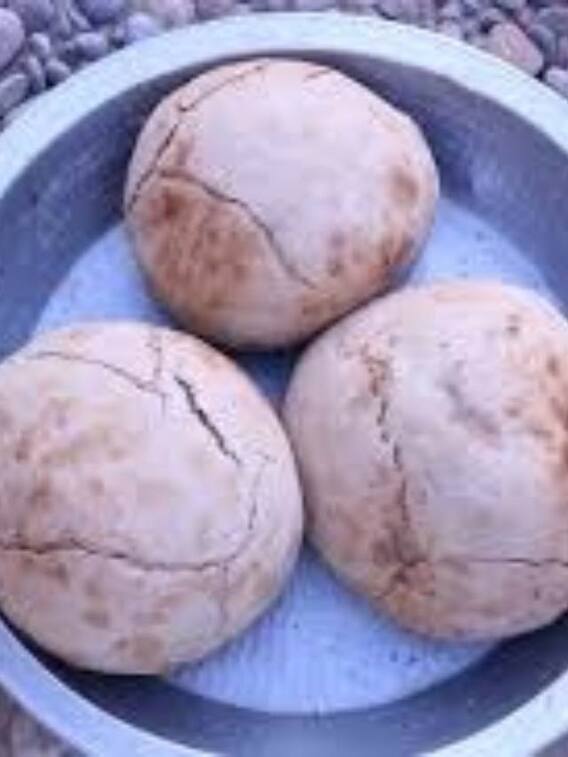 क्या पाकिस्तान में पत्थर की रोटी खाने को मजबूर हैं लोग?