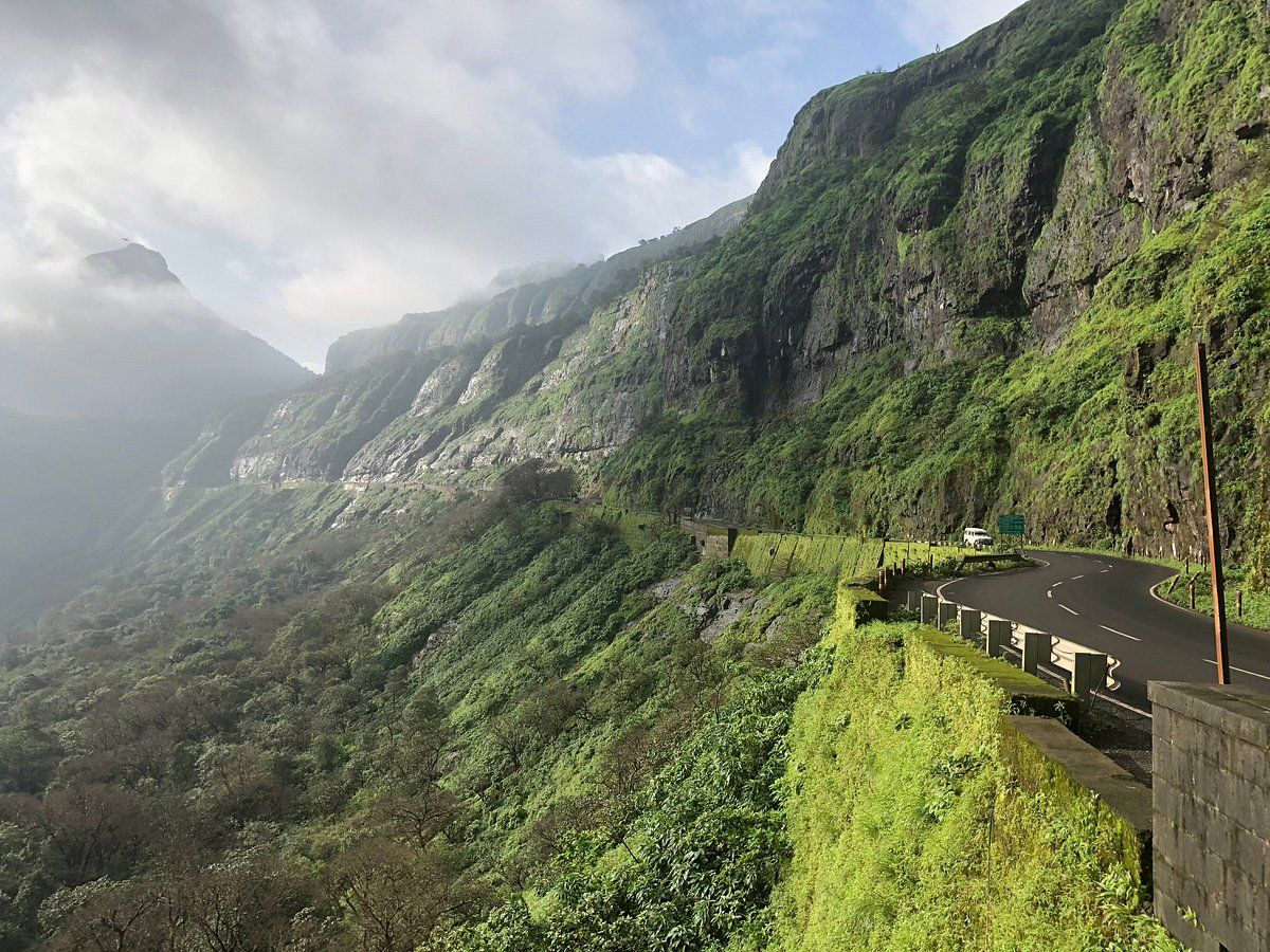 Travel : पुण्याजवळील वस्त्यांमध्ये लपलीत 'ही' ठिकाणं, निवांत क्षण अनुभवा! उन्हाळा-पावसाळ्यात भेट देण्यास Best ऑप्शन