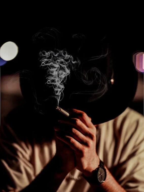 सिगरेट पीना एकदम से क्यों नहीं छूटता है?