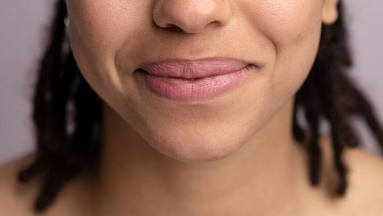 lips are cracked even in summer then do this these five remedies at home Summer tips: गर्मियों में भी फट रहे हैं आपके होंठ तो ये 5 उपाय आएंगे काम