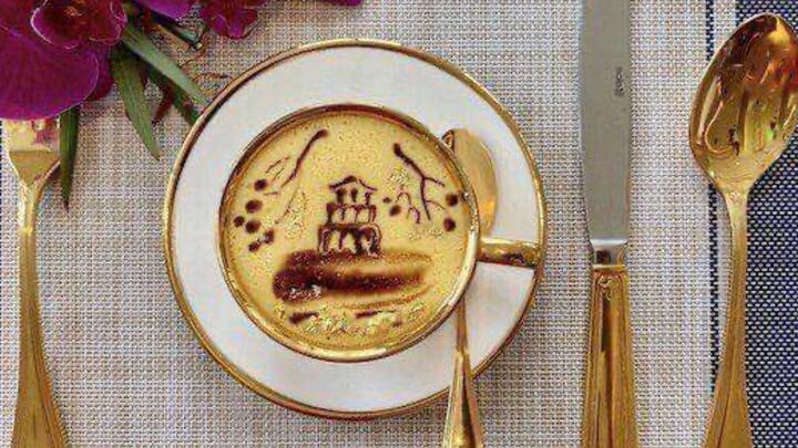 ক্যান্টনিজের পাশাপাশি ফ্রেঞ্চ খাবারেরও সমাহার রয়েছে ওই হোটেলে। অতিথিদের খাবার পরিবেশনও করা হয় সোনায় মোড়া থালা-বাসনে। ছবি: হোটেল ডলচের ওয়েবসাইট থেকে সংগৃহীত।