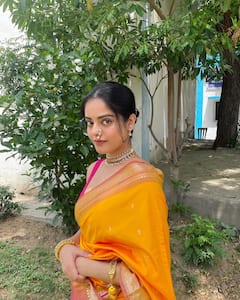 Riddhi Kumar: ట్రెడిషనల్ లుక్ లో రిద్ధి కుమార్,  చూపులతో చంపేస్తోందిగా!