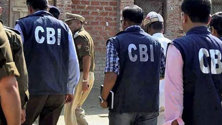 cbi inspector arrested red handed for taking bribe mp nursing scam MPના નર્સિંગ કૌભાંડ મામલે મોટી કાર્યવાહી, CBIની ટીમે CBIના જ અધિકારીઓની કરી ધરપકડ