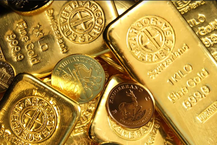 Gold price hiked by Rs 6750 in April in Delhi Gold silver Price News Business news दिल्लीत सोन्याच्या दराने मोडले सर्व विक्रम, एप्रिल महिन्यात सोनं तब्बल 'एवढ्या' रुपयांनी महागलं
