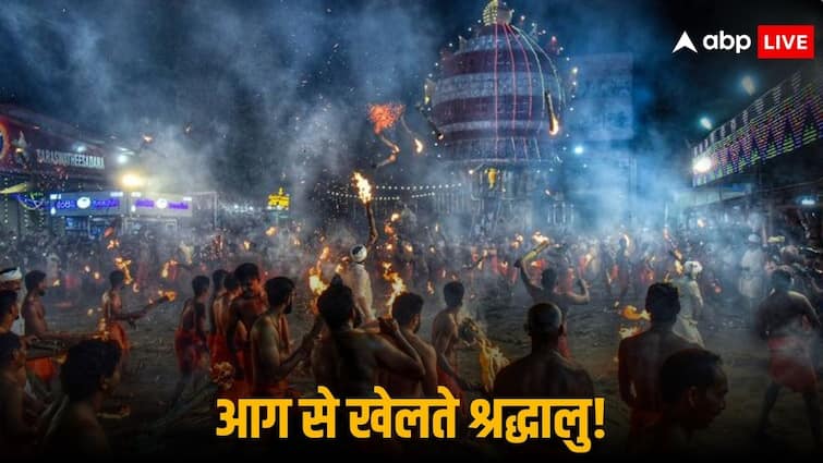 Karnataka Kateel Shri Durgaparameshwari Temple Agni Keli Tradition Fire Fight With Torch Video Agni Keli Video: एक-दूसरे पर फेंकी गईं जलती मशालें, कर्नाटक के इस मंदिर में हुआ भक्तों का 'महायुद्ध', देखें Video
