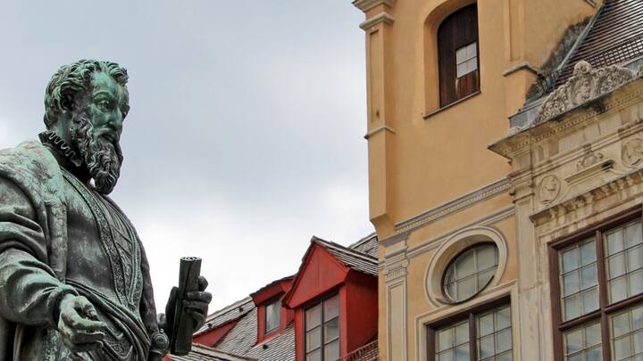 বর্তমানে ফুগাহা ফাউন্ডেশনের জনসংযোগ বিভাগের প্রধান অ্যাস্ট্রিড গেবলার। তিনি জানিয়েছেন, সাধারণ মানুষ যাতে ঋণমুক্ত হয়ে বাঁচতে পারেন, তার জন্যই এই পরিকল্পনা গ্রহণ করেছিলেন ফুগাহা। দরিদ্র হলেও, যাতে মাথাগোঁজার ছাদটুকু থাকে, লক্ষ্য ছিল তাঁর। পিক্সাবে