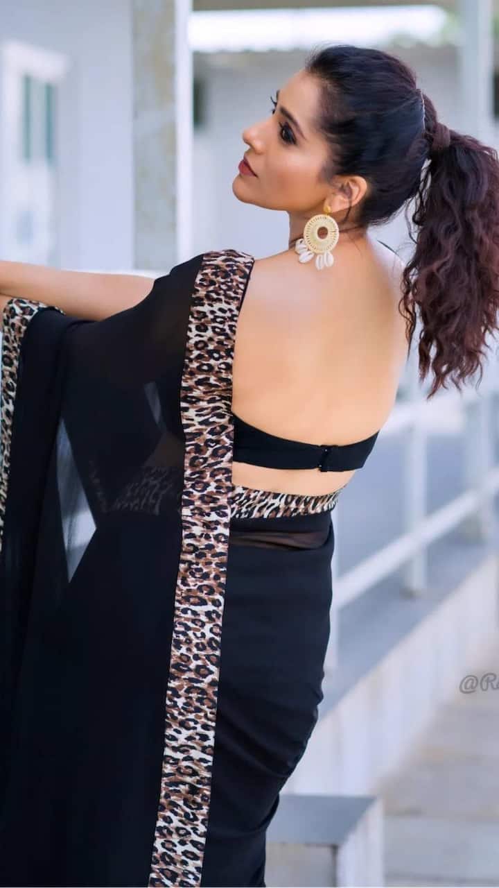 ప్రస్తుతం రష్మి షేర్ చేసిన ఫోటోలు సోషల్ మీడియాలో బాగా వైరల్ అవుతున్నాయి. Photo Credit: Rashmi Gautam/Instagram