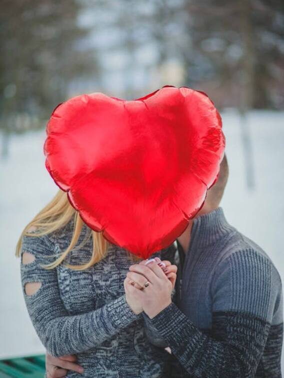 दुनिया में सबसे लंबे किस का रिकॉर्ड किसके नाम है?