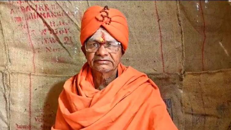 Shantigiri Maharaj big statement on Nashik Lok Sabha Constituency Mahayuti Seat Sharing Maharashtra Politics Marathi News Shantigiri Maharaj : नाशिकच्या जागेवरून महायुतीत तिढा कायम असतानाच शांतीगिरी महाराजांचं मोठं वक्तव्य, म्हणाले...