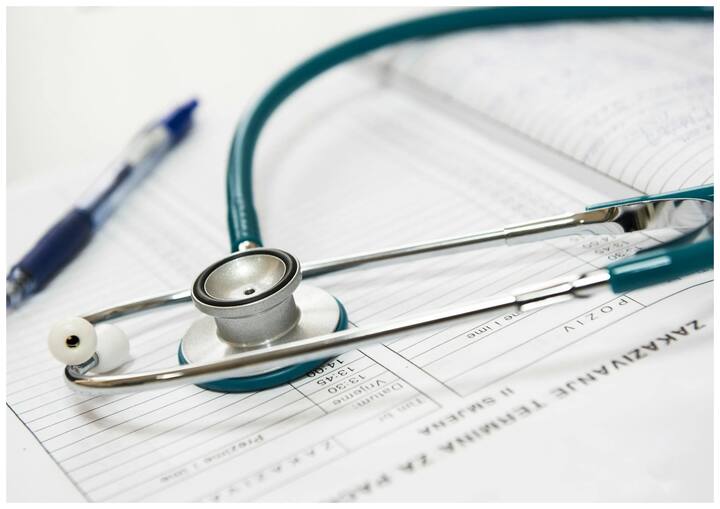 ऐसा करने के लिए कैंडिडेट्स को नीट यूजी की ऑफिशियल वेबसाइट पर जाना होगा, जिसका पता ये है – neet.ntaonline.in. यहां से एग्जाम सिटी स्लिप डाउनलोड की जा सकती है और परीक्षा को लेकर ताजा जानकारियां भी पायी जी सकती हैं.