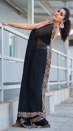 Anchor Rashmi: బ్లాక్ శారీలో రష్మి గౌతమ్- మత్తెక్కించే చూపులతో మెస్మరైజ్