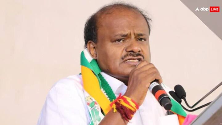 मान्डया लोकसभा सीट : कर्नाटक की मान्ड्या लोकसभा सीट से जेडीएस के नेता और पूर्व सीएम एचडी कुमारस्वामी मैदान में हैं. इस सीट पर उन्हें कांग्रेस के वेंकटरमण गौड़ा चुनौती दे रहे हैं.