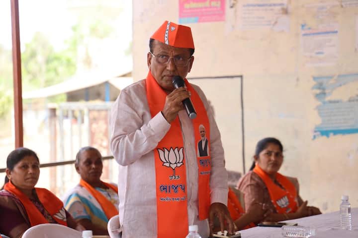 मुकेश दलाल की जीत पर सीआर पाटिल ने खुशी जताई. उन्होंने सोशल मीडिया एक्स पर लिखा, 