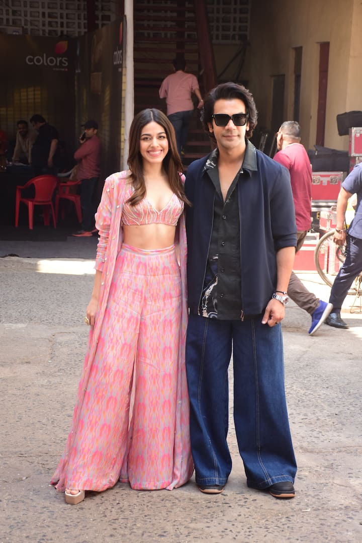Alaya F essays the role of his love interest in the film. The actors were seen promoting their upcoming film on the sets of the dance reality show 'Dance Deewane.'