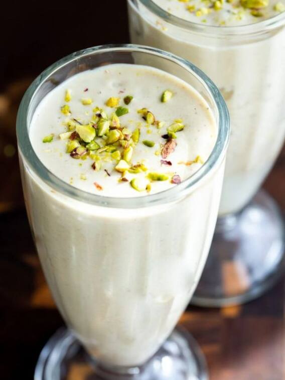 वाराणसी में फेसम है लस्सी की यह दुकान