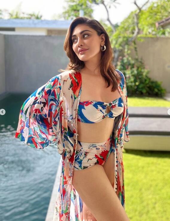 પ્રિન્ટેડ મોનોકનીમાં શેફાલીને પૂલમાં હૉટ અંદાજ વાયરલ