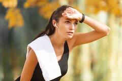 Sweating: आखिर क्यों शरीर से निकलने लगता है पसीना? जानें  ज्यादा पसीना आने के क्या होते हैं नुकसान