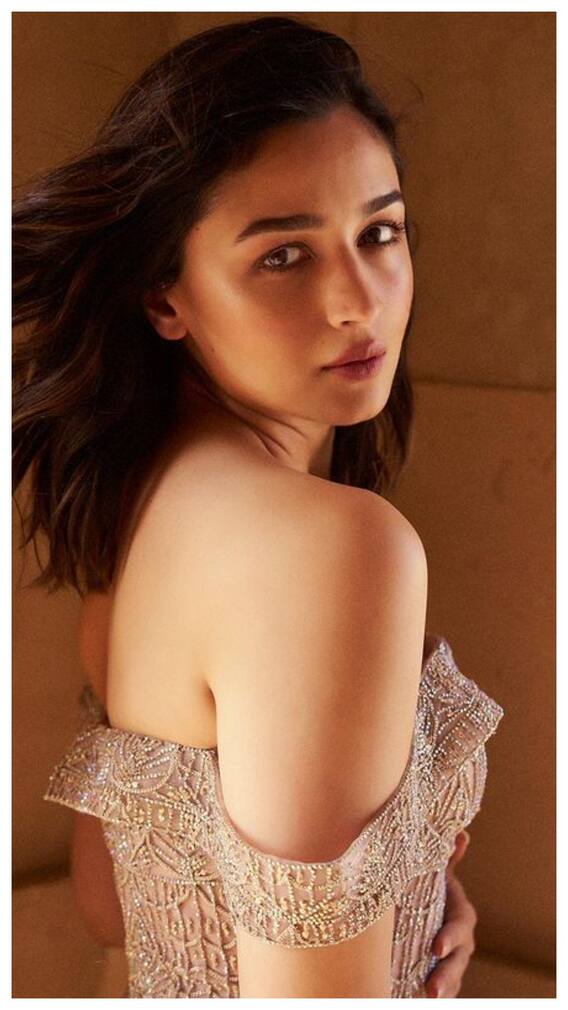 नॉवेल पढ़ना पसंद करते हैं बॉलीवुड के ये सितारे