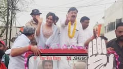 PHOTOS: पिता के चुनाव प्रचार में बिहार पहुंचीं बॉलीवुड एक्ट्रेस नेहा शर्मा, रोड शो में देखिए कैसे उमड़े फैंस