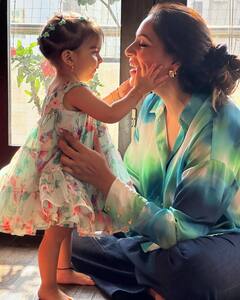 बिपाशा बसूने शेअर केला एथनिक लूक, निळ्या साडीत अभिनेत्रीचा स्टनिंग लूक!