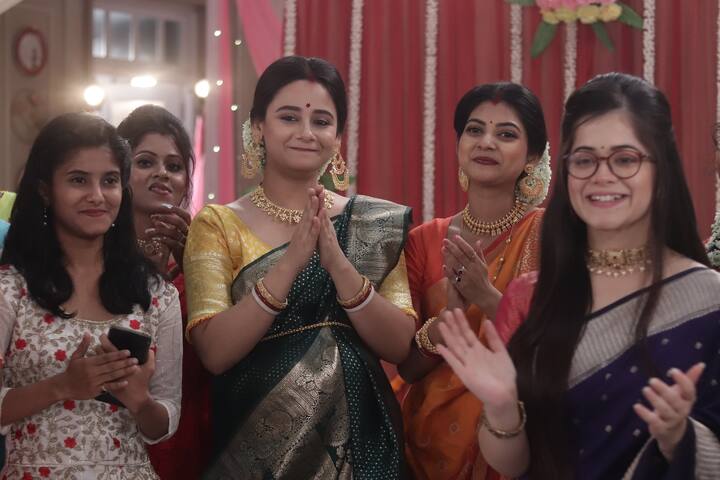 তবে এত আনন্দের মধ্যেও চলতে থাকে ষড়যন্ত্র। পরিবারের এই আনন্দের দিনেও কি ছেদ পড়বে?