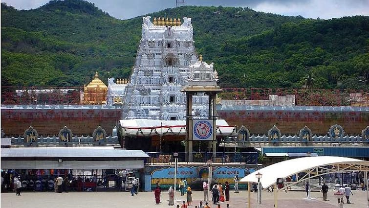 Tirupati Temple trust has more than 11000 kg gold and around 19000 crore fd in reserve Tirupati Temple: 11 हजार किलो सोना, 19 हजार करोड़ रुपये कैश, ये है दुनिया का सबसे अमीर मंदिर