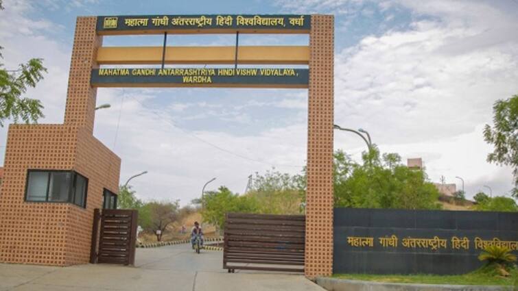Maharashtra Action on scheduled caste teachers for discussions on Bhimrao Ambedkar works in Wardha University Wardha: कैंपस में भीमराव आंबेडकर के काम की चर्चा पर रोक, अनुसूचित जाति के शिक्षक पर एक्शन