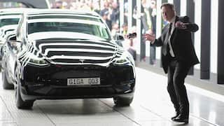 Tesla Showroom: முதல் காருக்கு யானை விலையை நிர்ணயித்த டெஸ்லா - மும்பையில் ஷோரூம் திறந்தாச்சு - மாடல் Y எப்படி?