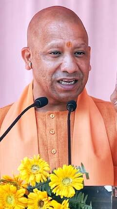 'माफिया की कब्र पर जाकर फातिहा पढ़ रहे'- CM Yogi | Lok Sabha Election 2024 | shorts