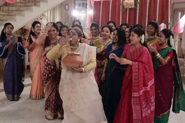 আজই সম্প্রচারিত হবে ধারাবাহিকের বিশেষ পর্ব। ষড়যন্ত্রের পাশাপাশি থাকবে অনাবিল মজা আর আনন্দ