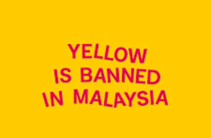 ਮਲੇਸ਼ੀਆ ਦੀ ਸਰਕਾਰ ਨੇ ਆਪਣੇ ਦੇਸ਼ 'ਚ ਪੀਲੇ ਰੰਗ 'ਤੇ ਪਾਬੰਦੀ ਲਗਾ ਦਿੱਤੀ ਹੈ। 2015 ਵਿੱਚ, ਮਲੇਸ਼ੀਆ ਦੇ ਪ੍ਰਧਾਨ ਮੰਤਰੀ ਦੇ ਖਿਲਾਫ ਪ੍ਰਦਰਸ਼ਨ ਕਰ ਰਹੇ ਲੋਕਾਂ ਨੇ ਪੀਲੀ ਟੀ-ਸ਼ਰਟਾਂ ਪਹਿਨੀਆਂ ਸਨ। ਇਸ 'ਤੇ ਕਾਬੂ ਪਾਉਣ ਲਈ ਸਰਕਾਰ ਨੇ ਸਰਕਾਰੀ ਥਾਵਾਂ 'ਤੇ ਪੀਲੇ ਰੰਗ ਦੇ ਕੱਪੜਿਆਂ 'ਤੇ ਪਾਬੰਦੀ ਲਗਾ ਦਿੱਤੀ ਸੀ।