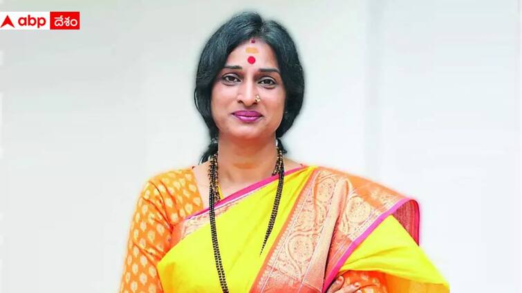 Saidabad ASI Umadevi suspension for giving hug to BJP MP Candidate Madhavi Latha Hyderabad బీజేపీ ఎంపీ అభ్యర్థి మాధవీలతకు హగ్, సైదాబాద్ ఏఎస్ఐ సస్పెండ్