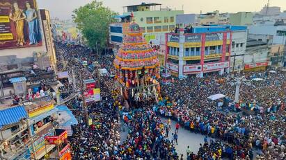 madurai meenakshi amman kovil chithirai festival chariot function today Madurai: விண்ணதிர்ந்த பக்தர்கள் கோஷம்.. மதுரை மீனாட்சியம்மன் கோயில் திருத்தேரோட்டம் தொடங்கியது!