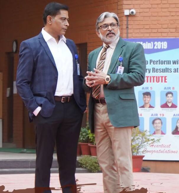 गौरव ने रेडियो की नौकरी छोड़ने के बाद थिएटर ज्वाइन किया था. इसी में रहते हुए उन्हें बॉलीवुड में आने का मौका मिला. गौरव ने बताया कि कॉलेज टाइम में वो थिएटर करते थे लेकिन वो नौकरी के चक्कर में छूट गया था.