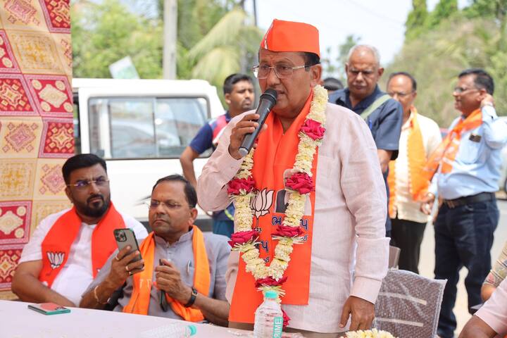 वहीं बीएसपी के प्यारेलाला भारती ने अपना नामांकन वापस ले लिया. इसके अलावा भी जितने उम्मीदवार हैं उन्होंने ने भी चुनावी मैदान से अपना पर्चा वापस ले लिया. इस तरह से मुकेश दलाल की जीत का रास्ता साफ हो गया.